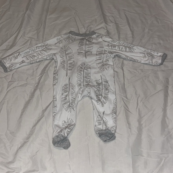 14 pcs. Preemie Bundle - Picture 9 of 11